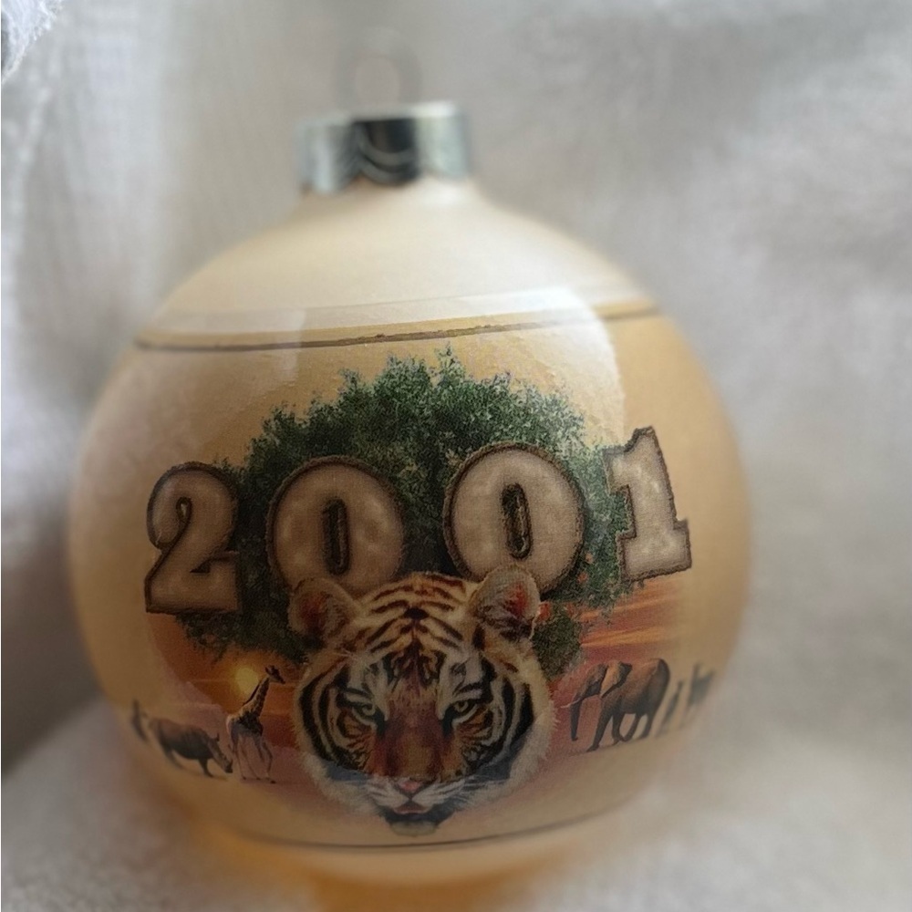2001 Disney Animal Kingdom Park Christmas Tree Glass Ball Ornament Tiger Vintage